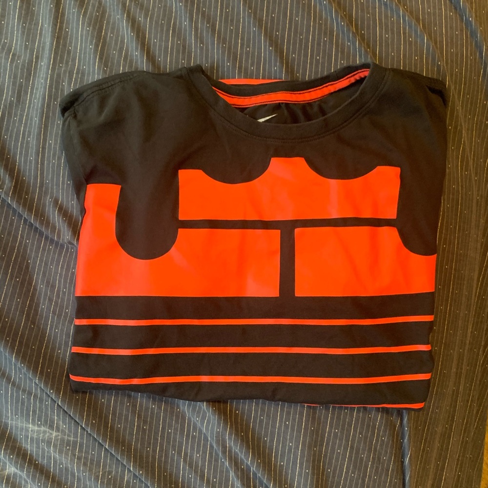 Nike lebron T-shirt